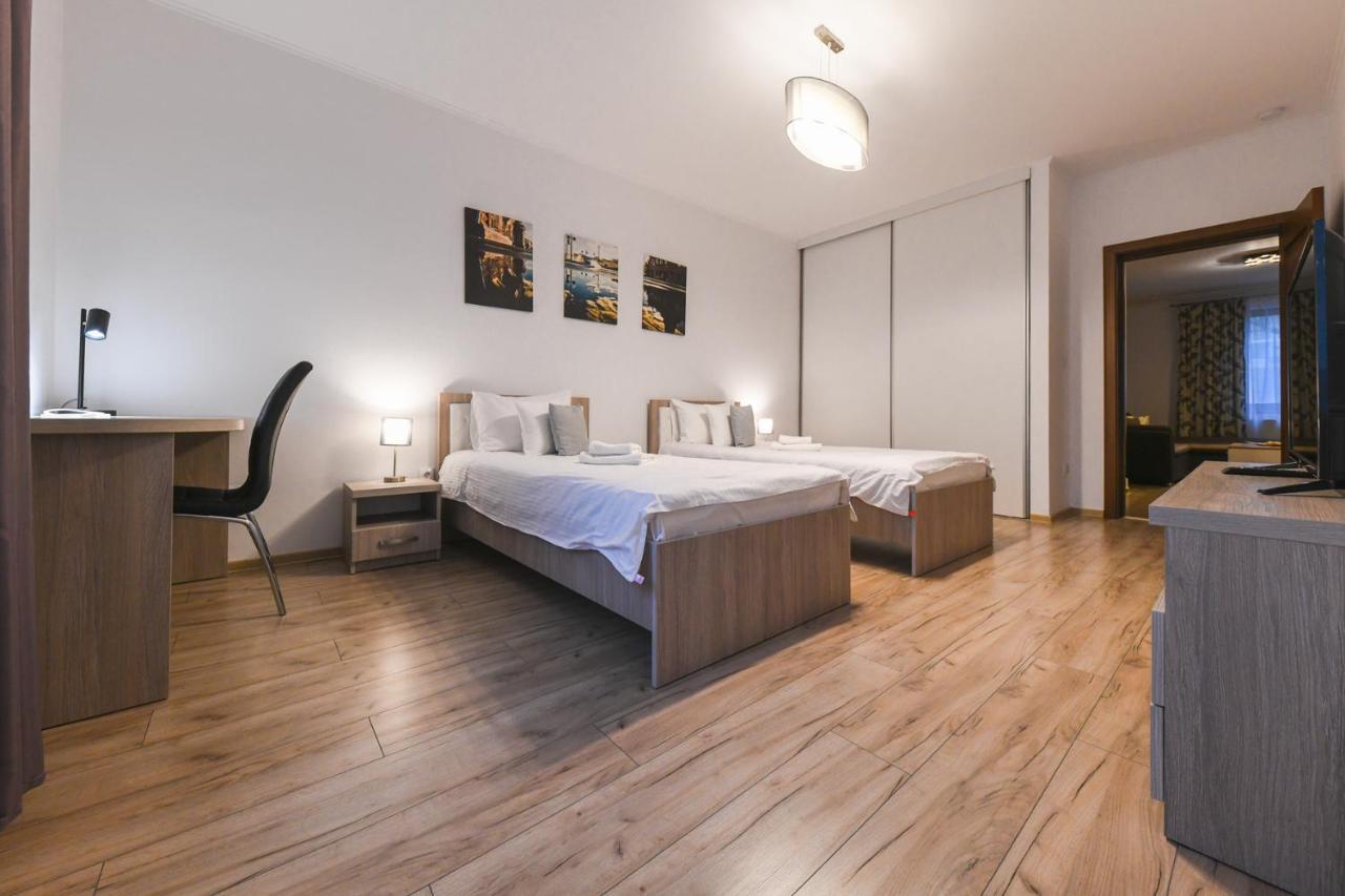 Spacious And Quiet 2 Bedroom Apartment Cluj-Napoca Luaran gambar