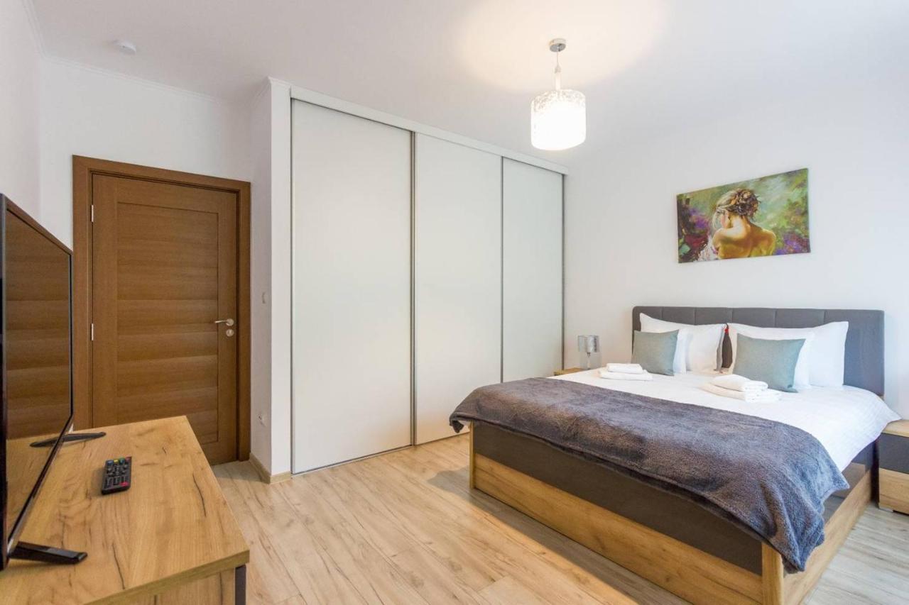 Spacious And Quiet 2 Bedroom Apartment Cluj-Napoca Luaran gambar