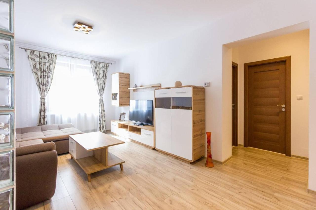 Spacious And Quiet 2 Bedroom Apartment Cluj-Napoca Luaran gambar