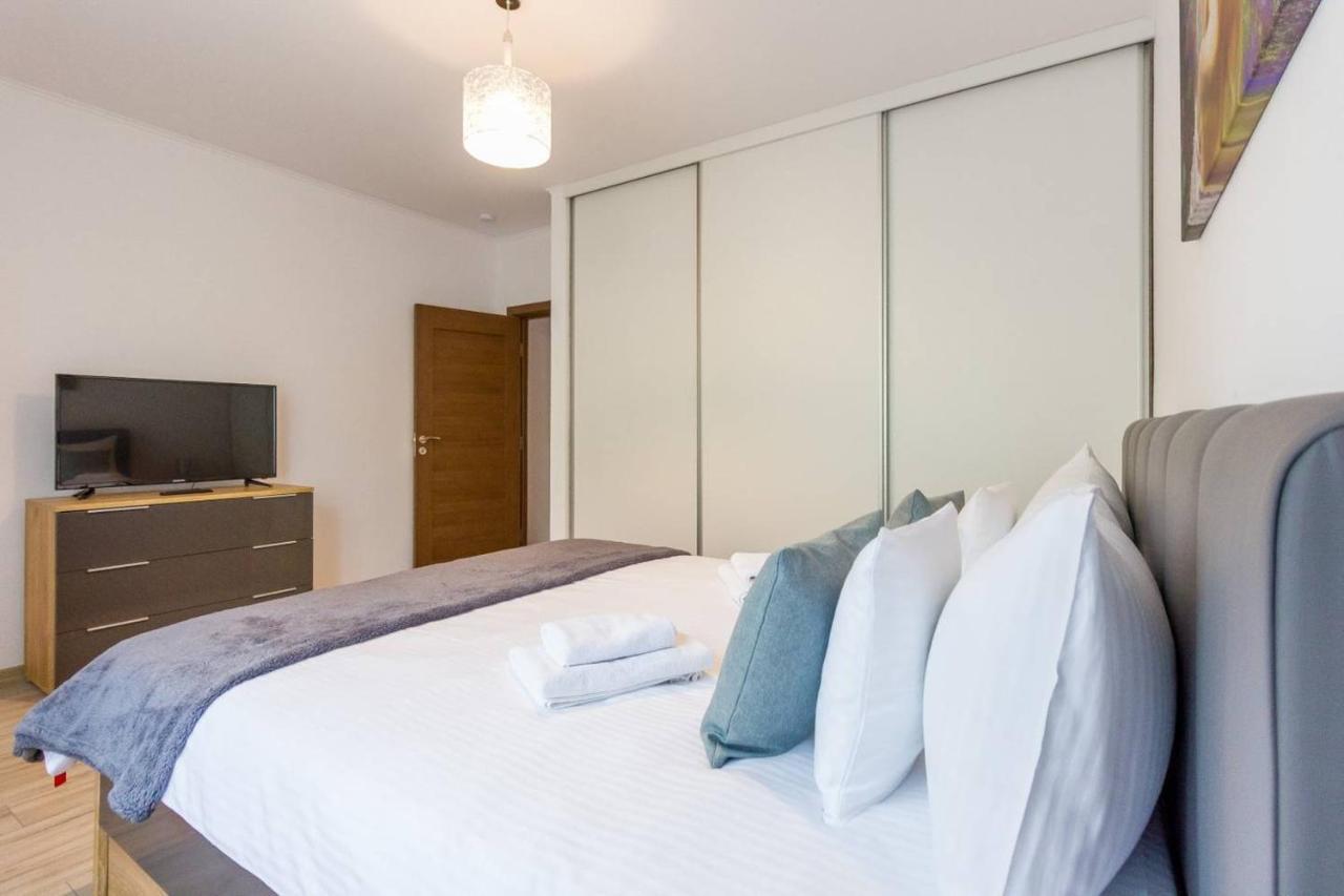 Spacious And Quiet 2 Bedroom Apartment Cluj-Napoca Luaran gambar