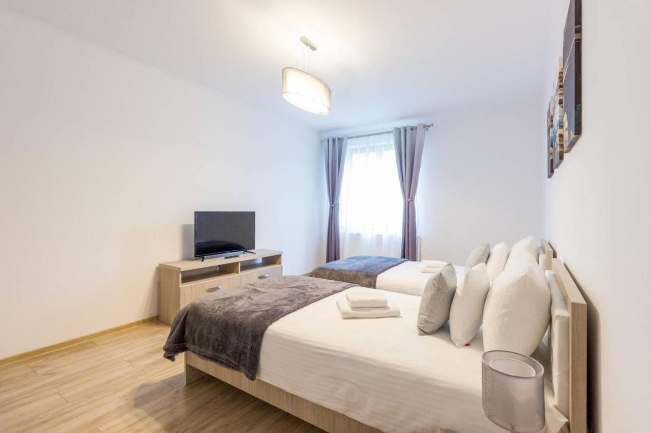Spacious And Quiet 2 Bedroom Apartment Cluj-Napoca Luaran gambar