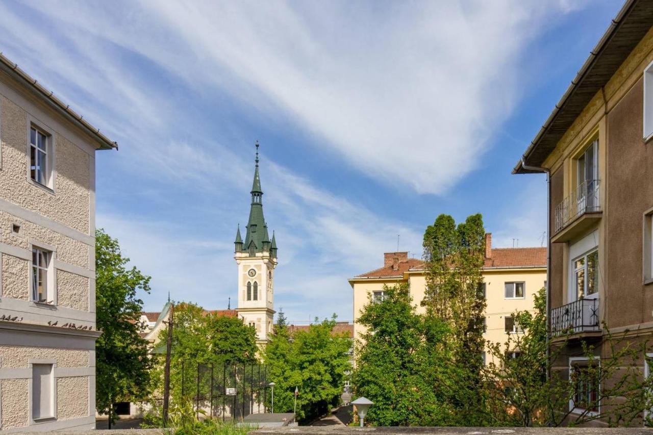 Spacious And Quiet 2 Bedroom Apartment Cluj-Napoca Luaran gambar