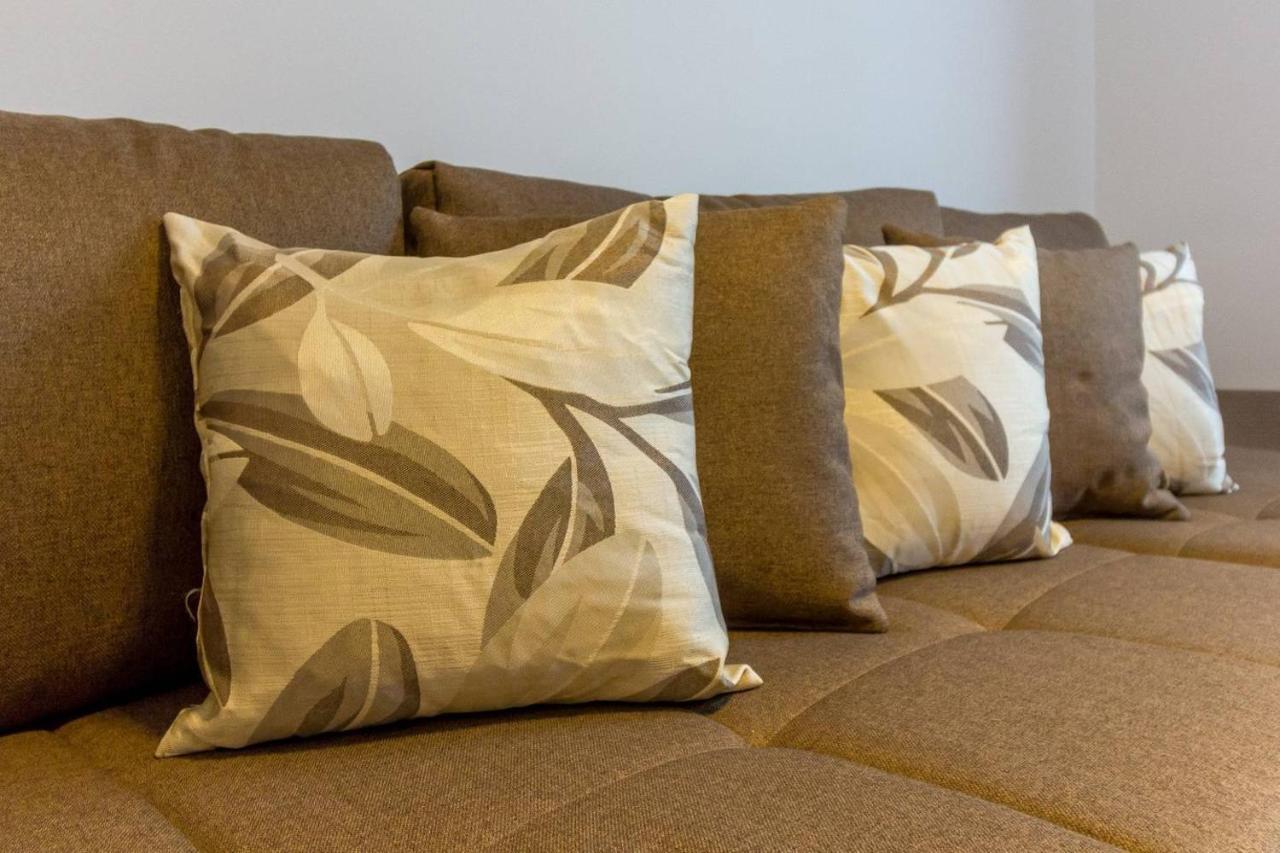 Spacious And Quiet 2 Bedroom Apartment Cluj-Napoca Luaran gambar